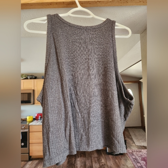 Old Navy Cropped Tanktop - Picture 2 of 3